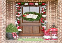 Amazing Xmas Front Door Decorations 35 Christmas Door Decorating Ideas Best Decorations For Your Front Door