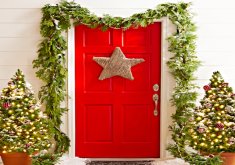 Great Xmas Front Door Decorations 35 Christmas Door Decorating Ideas Best Decorations For Your Front Door